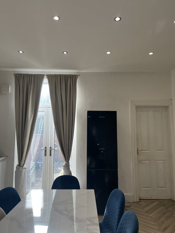 Room Firs Avenue in Manchester