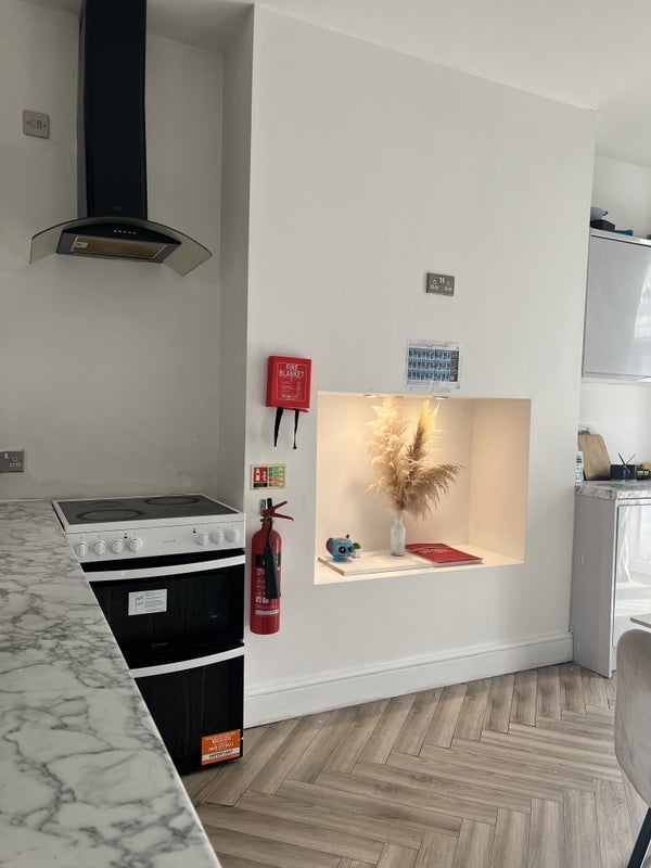 Room Firs Avenue in Manchester