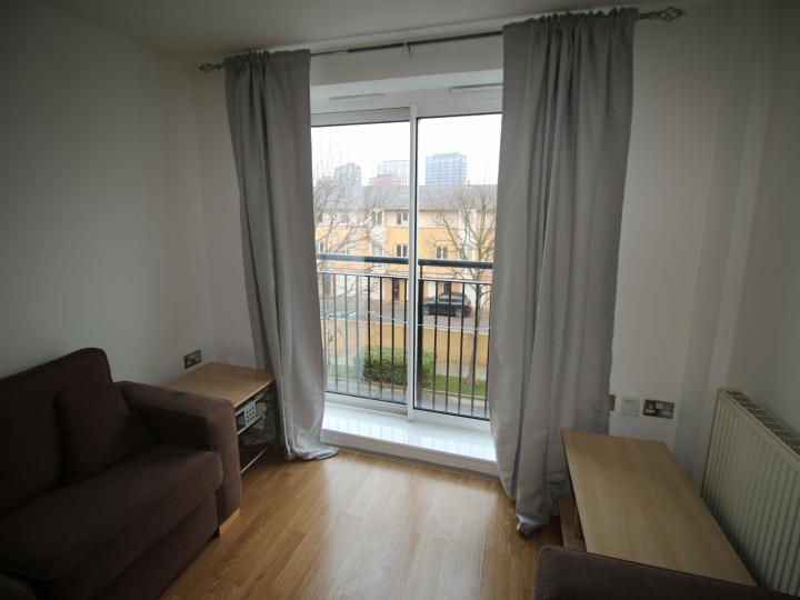 Flat Newport Avenue in Greater London