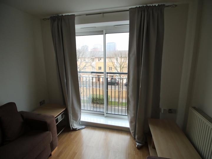 Flat Newport Avenue in Greater London