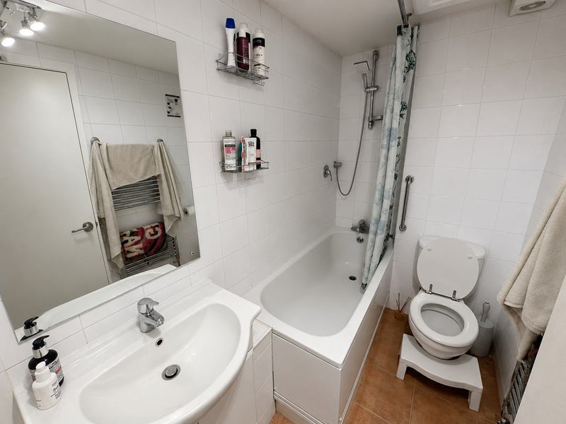 Room Warwick Avenue in City of Westminster