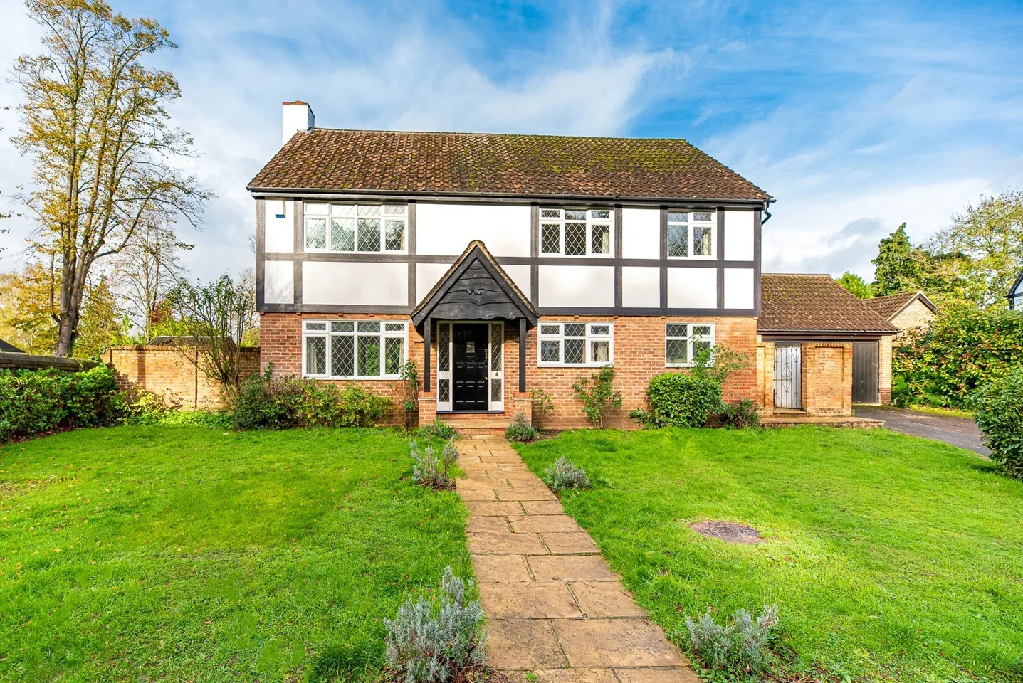 House Cedar Close in Elmbridge