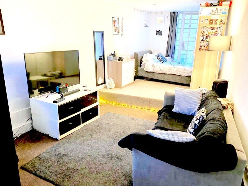 Room Tollington Way in Greater London