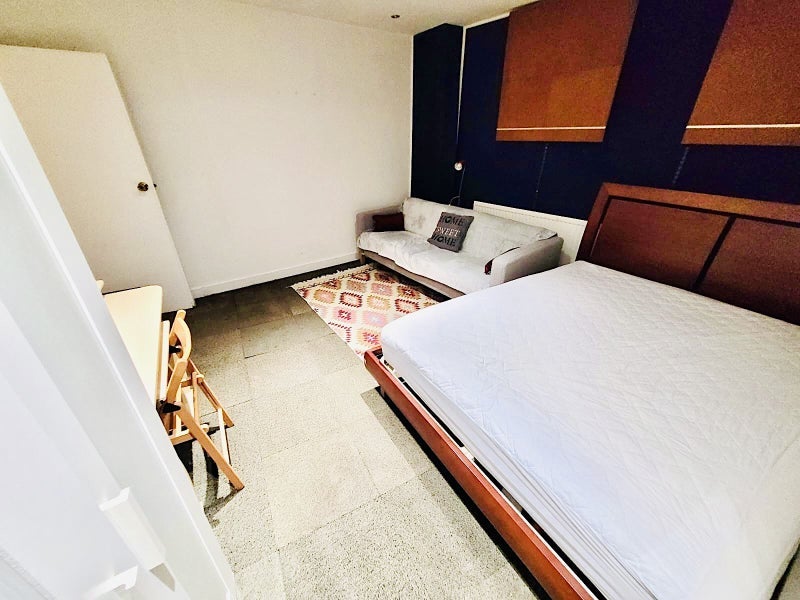 Room Tollington Way in Greater London