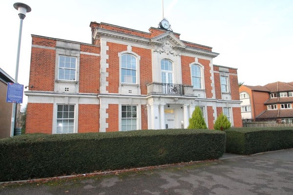 Flat The Ridgeway in London