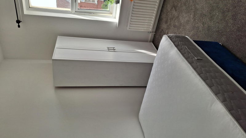 Room Edge Grove in Liverpool