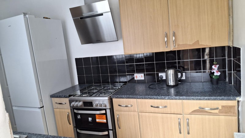 Room Edge Grove in Liverpool