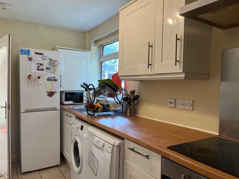 Flat Parrs Wood Road in Manchester