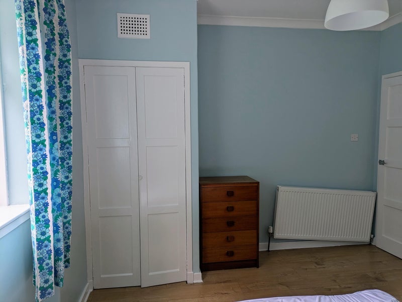 Room Cherrybank Road in Glasgow