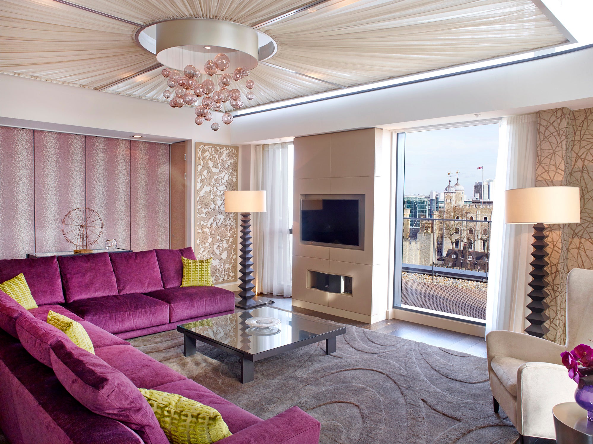 Flat Sugar Quay Walk in City of London