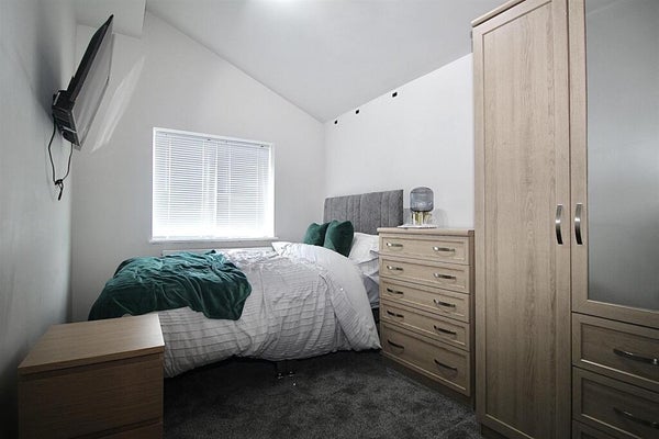 Flat Soham Road in London