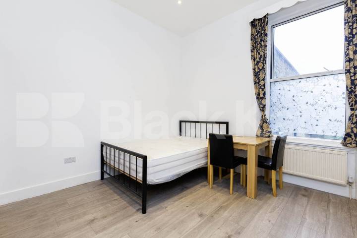 Flat Iverson Road in Greater London