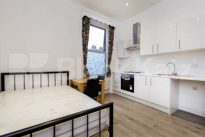 Flat Iverson Road in Greater London