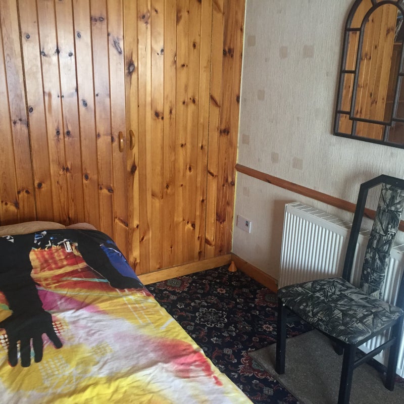 Room Bramley Avenue in Trafford