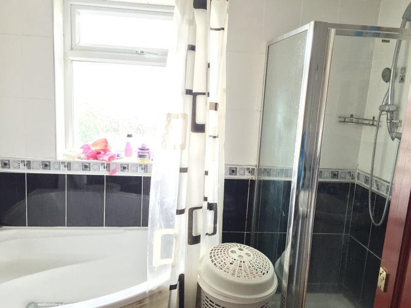 Room Bramley Avenue in Trafford