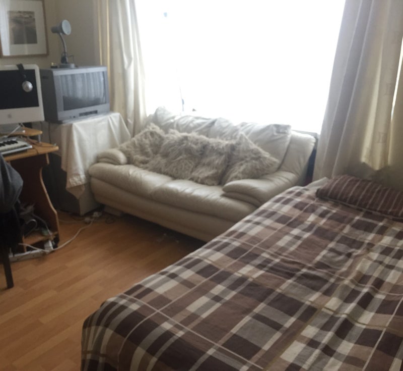Room Bramley Avenue in Trafford
