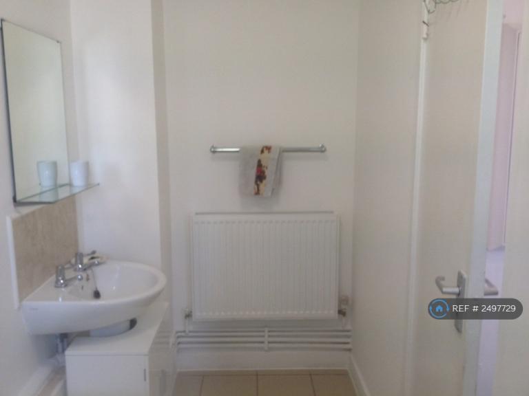 Flat Drysdale Street in Greater London