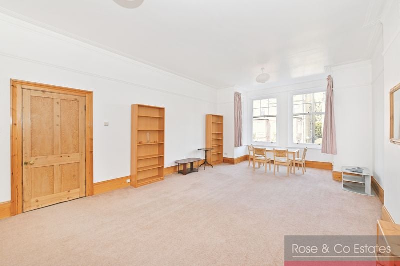 Flat Greencroft Gardens in Greater London