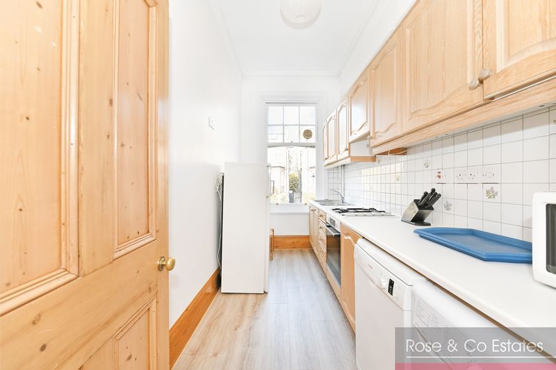 Flat Greencroft Gardens in Greater London