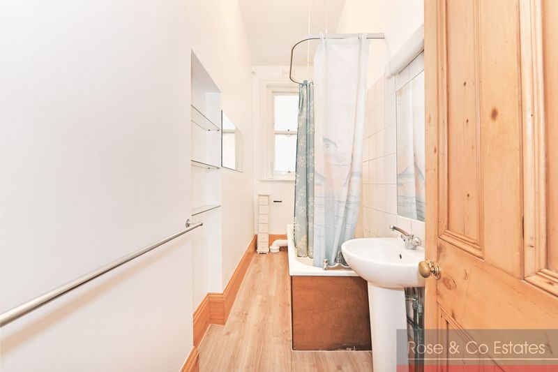 Flat Greencroft Gardens in Greater London