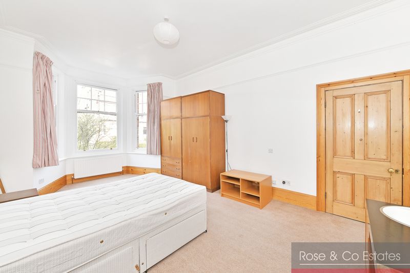 Flat Greencroft Gardens in Greater London