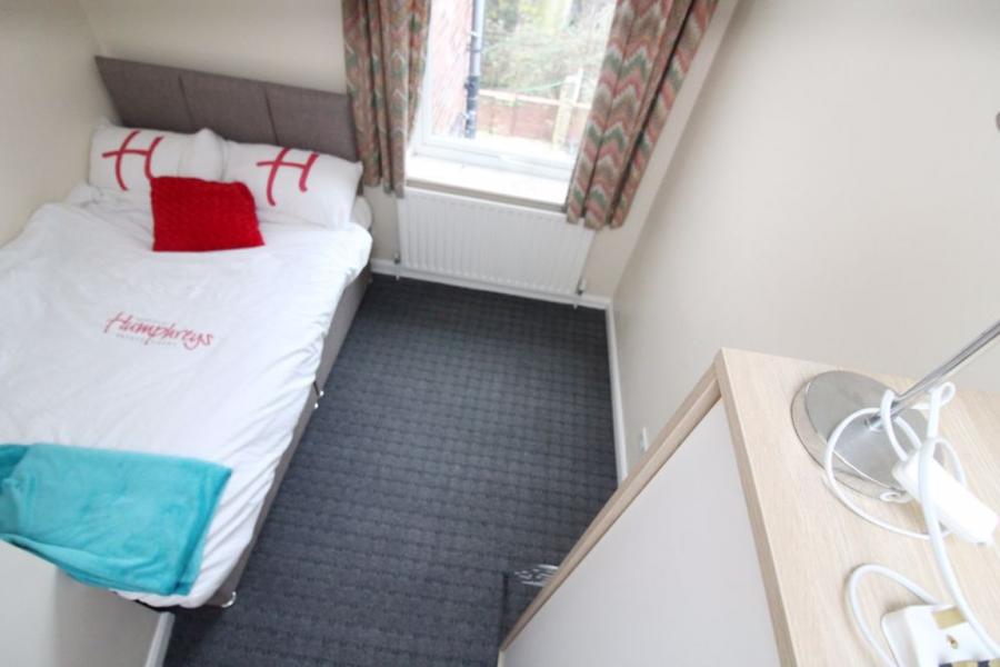 Room Queens Road in Sheffield