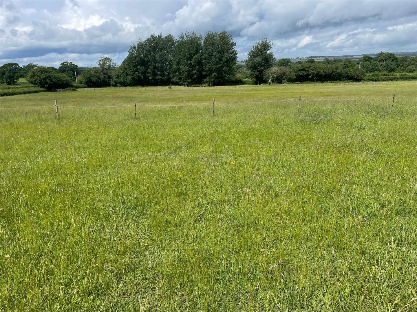 Flat Ryme Road in Ryme Intrinseca