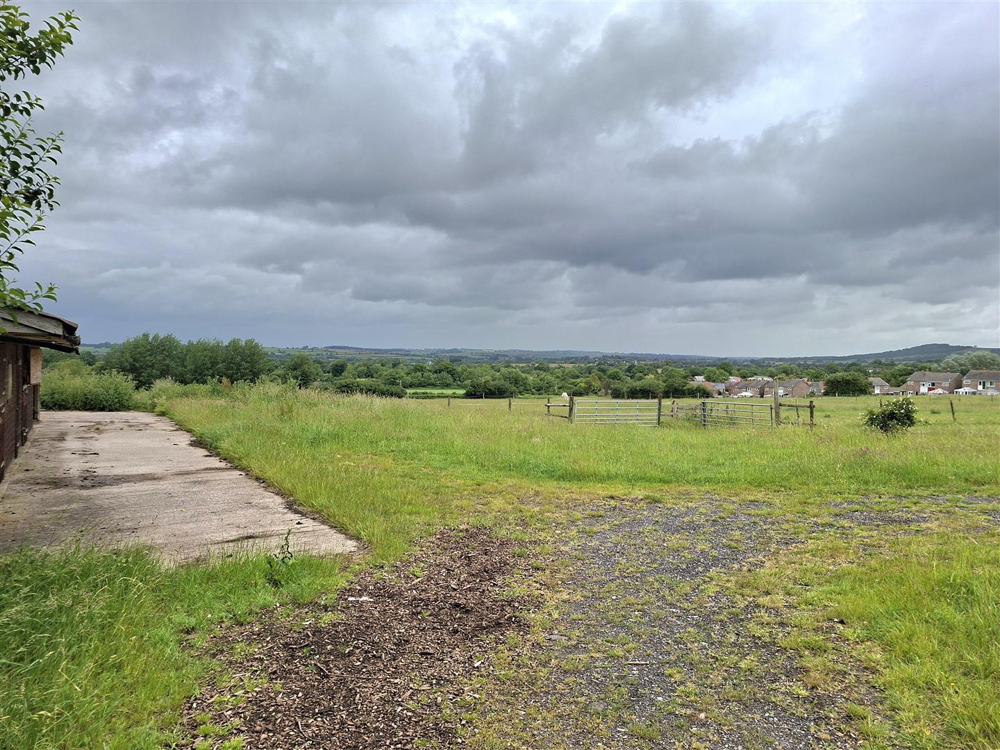 Flat Ryme Road in Ryme Intrinseca