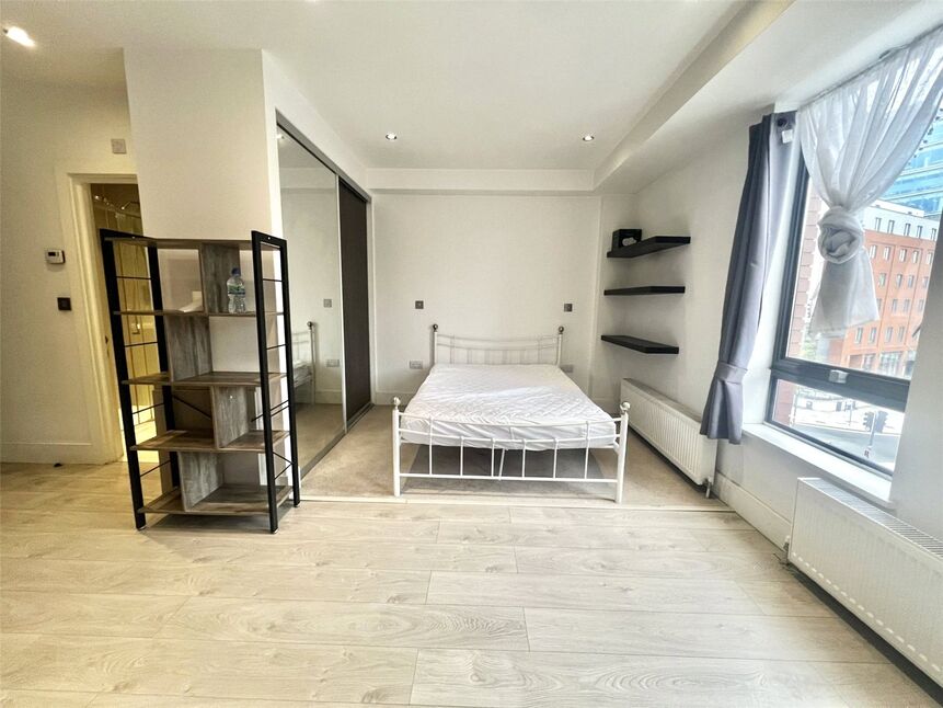Flat Clarendon Road in Watford