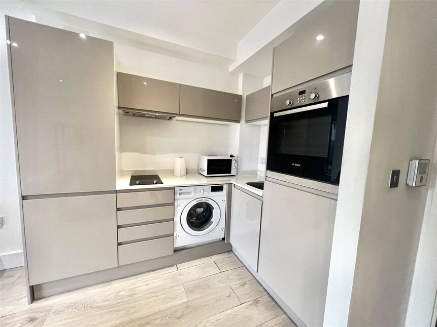 Flat Clarendon Road in Watford