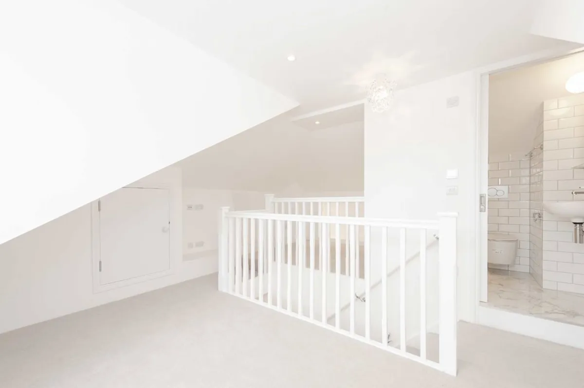 Flat Rowan Road in Greater London