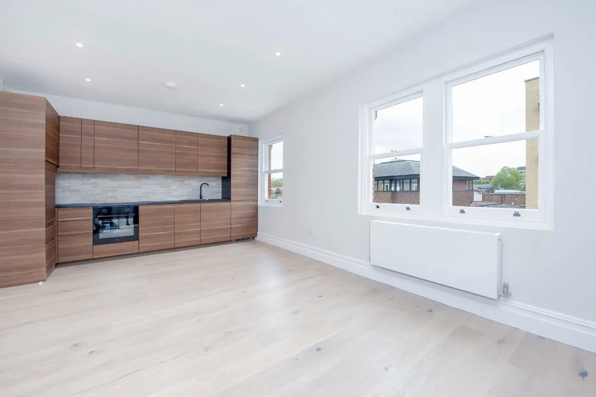Flat Rowan Road in Greater London
