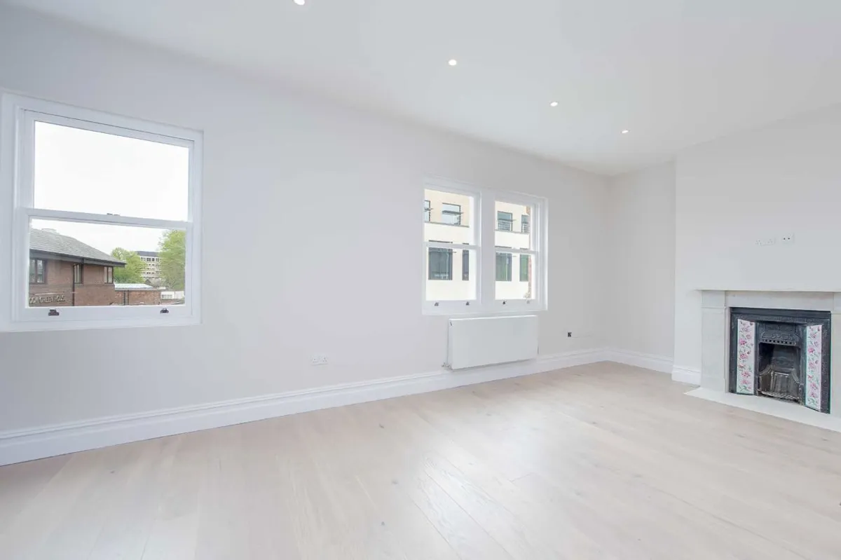 Flat Rowan Road in Greater London