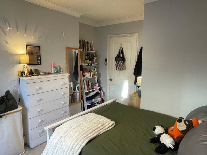 Room Sugden Road in Greater London