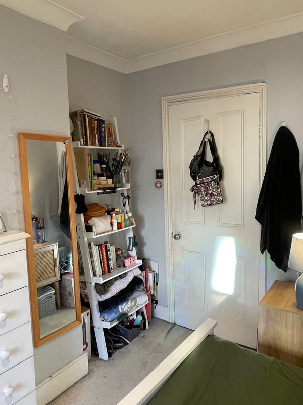 Room Sugden Road in Greater London