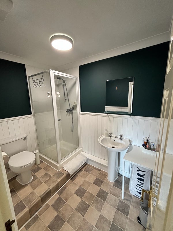 Room Goodhart Place in Greater London