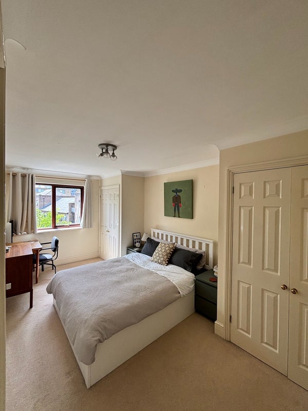 Room Goodhart Place in Greater London