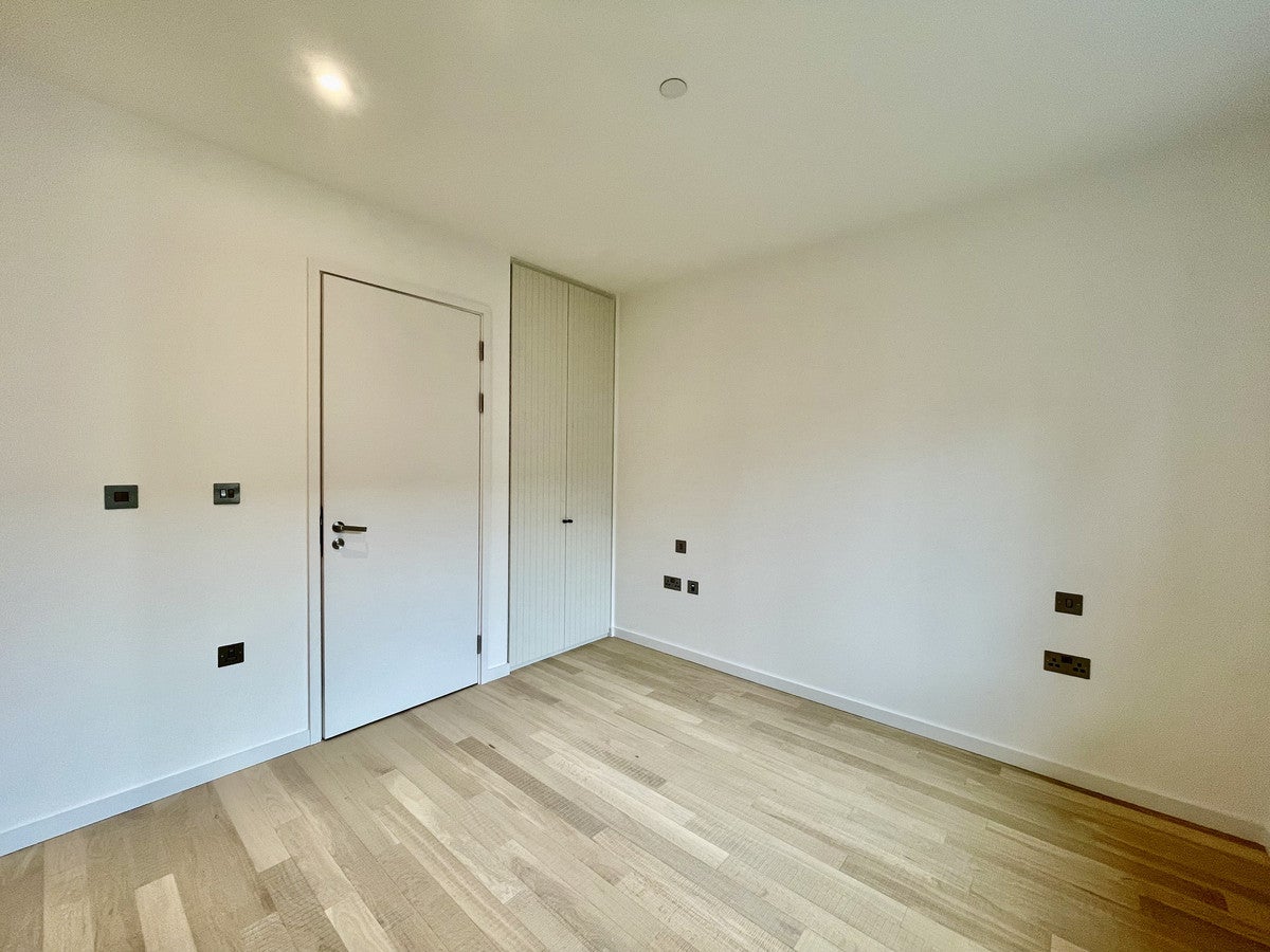 Flat Bradshaw Yard in Greater London