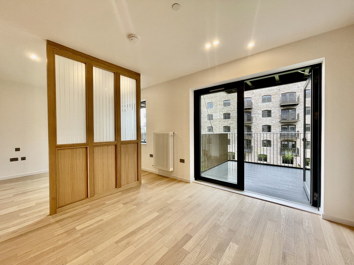 Flat Bradshaw Yard in Greater London