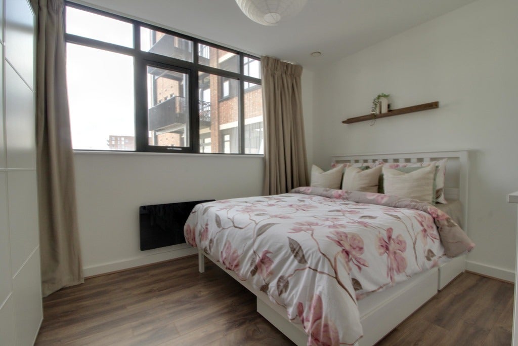 Flat Gooch Street North in Birmingham