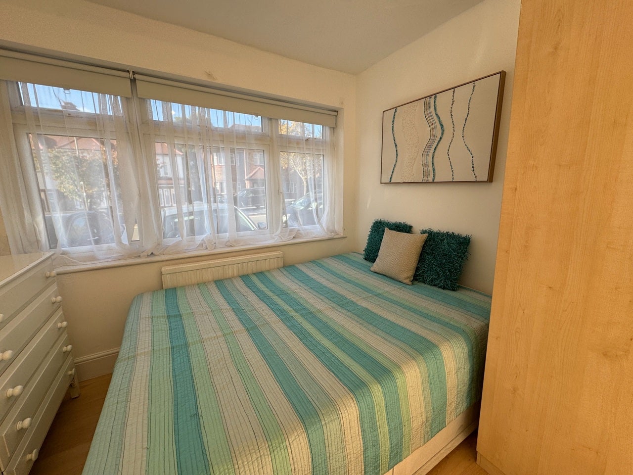 Flat Grosvenor Gardens in Greater London