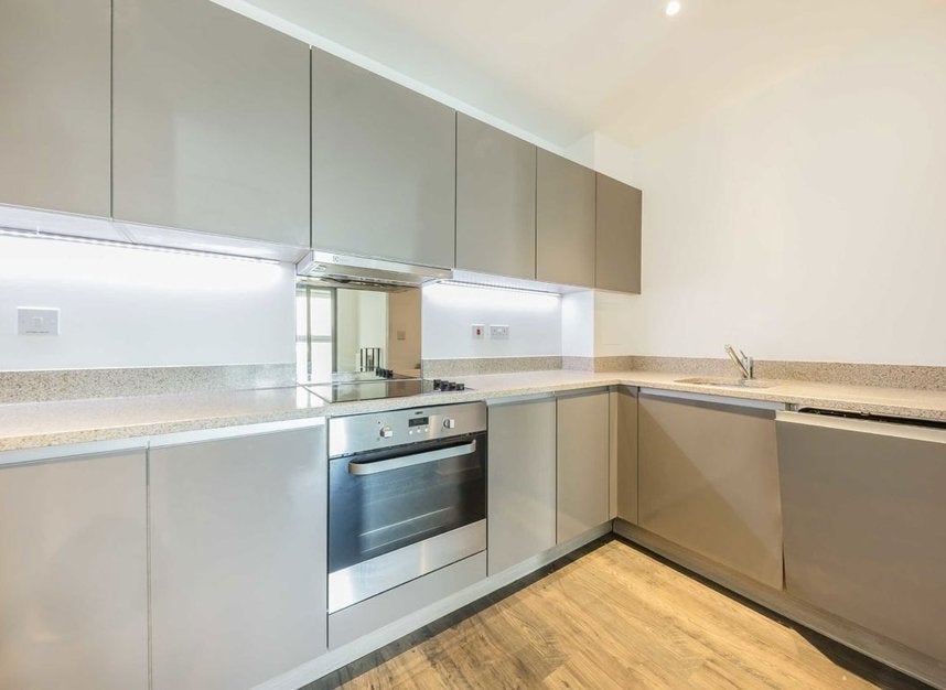 Flat Ealing Road in Greater London