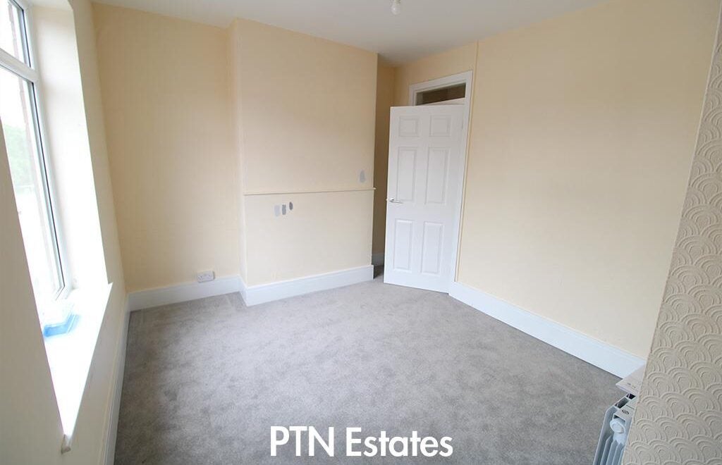 Flat Halesowen Road in Dudley