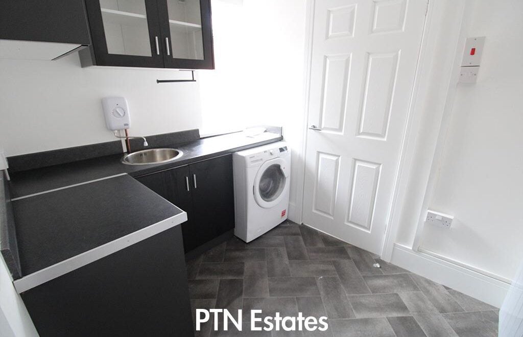 Flat Halesowen Road in Dudley