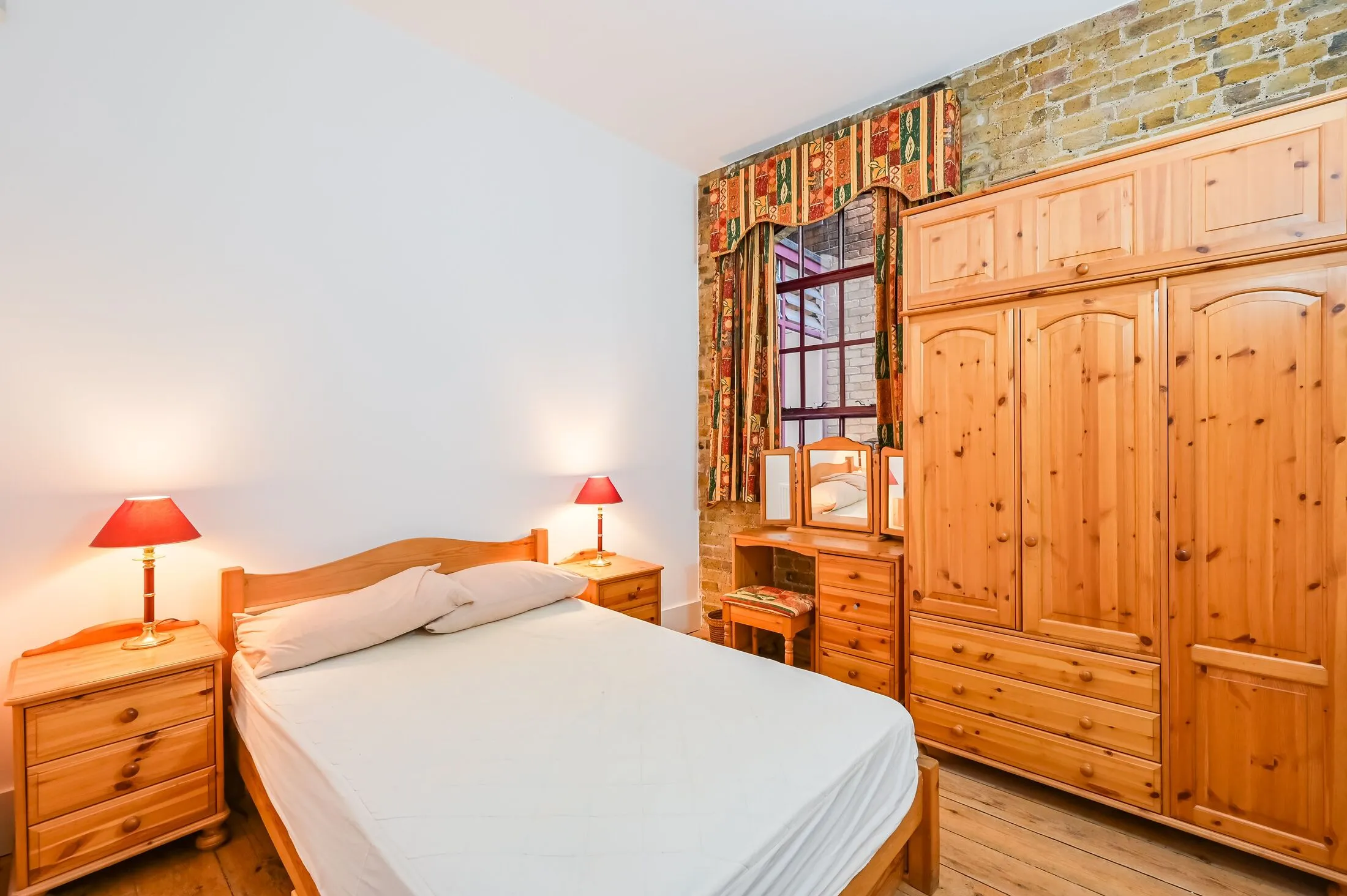 Flat St Mark Street in Greater London