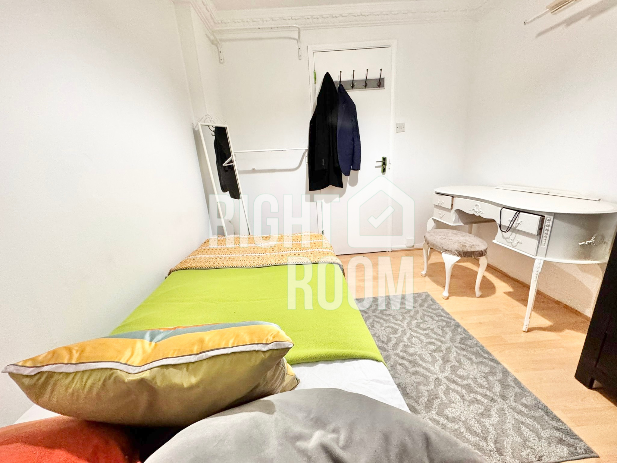 Room Garnet Walk in Greater London