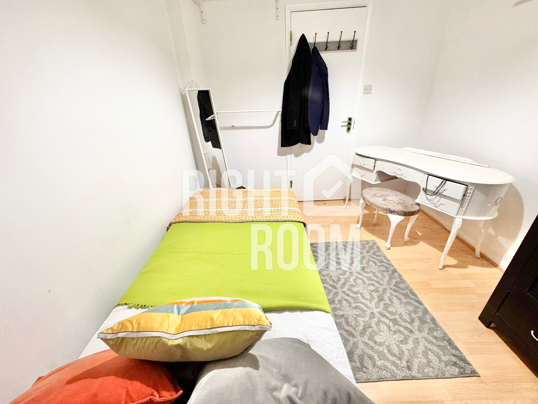 Room Garnet Walk in Greater London