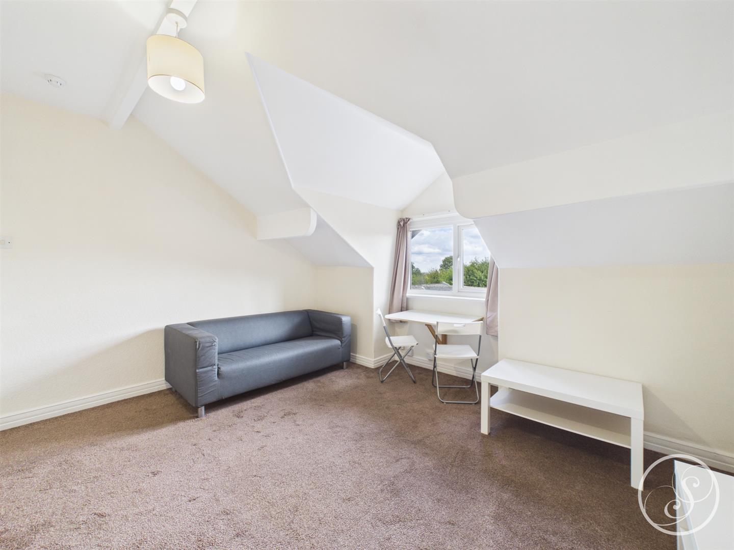 Flat Hawthorn Vale in Leeds
