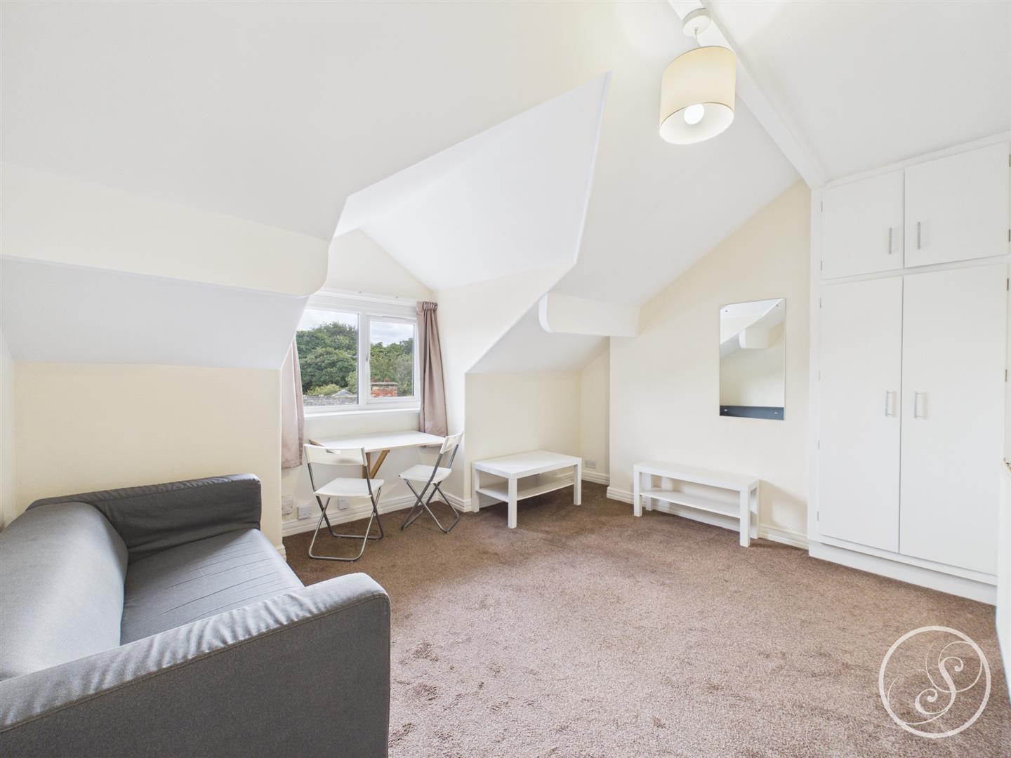 Flat Hawthorn Vale in Leeds