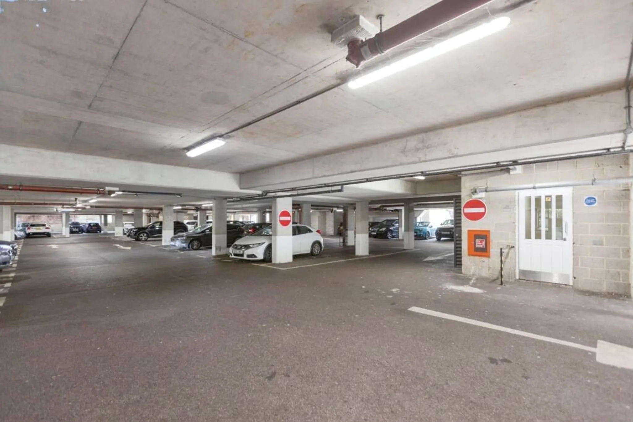 Flat Robinson Way in Dartford